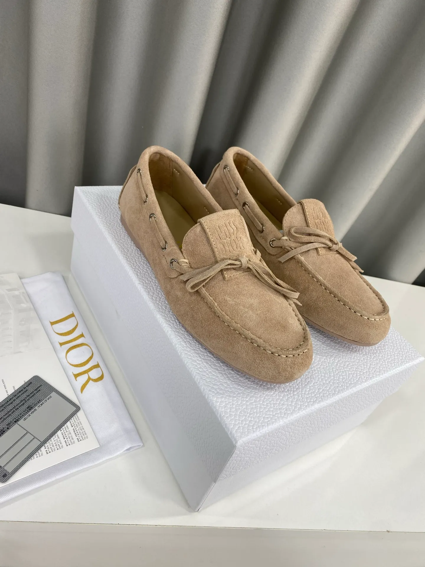 👟👟Ex-factory price 480👟👟 "Exclusive top version" DIOR Dior~25vs spring and summer popular casual flat loafer series... A shoe that does not clash with shirts, simple partition design, a spring must-have, can be worn with any pants or skirt, very comfortable and good-looking on the feet... ❶Fabric: original customized cow suede ❷Inner lining: original customized sheepskin ❸Foot pads: sheepskin ❹Outsole: Original molded wear-resistant rubber ❺Number of codes: 35-39 (40 customizations are not returnable) ❻Packaging: Original full set of packaging ☀Color: 5 colors available simultaneously on the official website